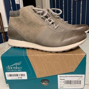 Dansko Ginny Burnished Nubuck boot Women’s size 40
